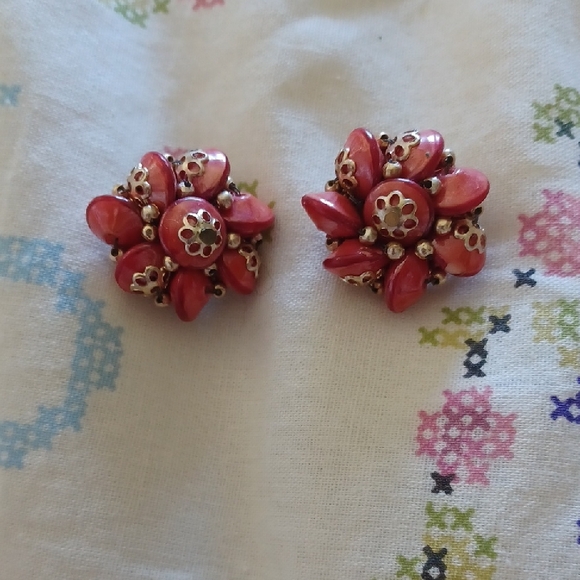 Hong Kong Jewelry - Vintage Hong Kong Red And Gold Earrings